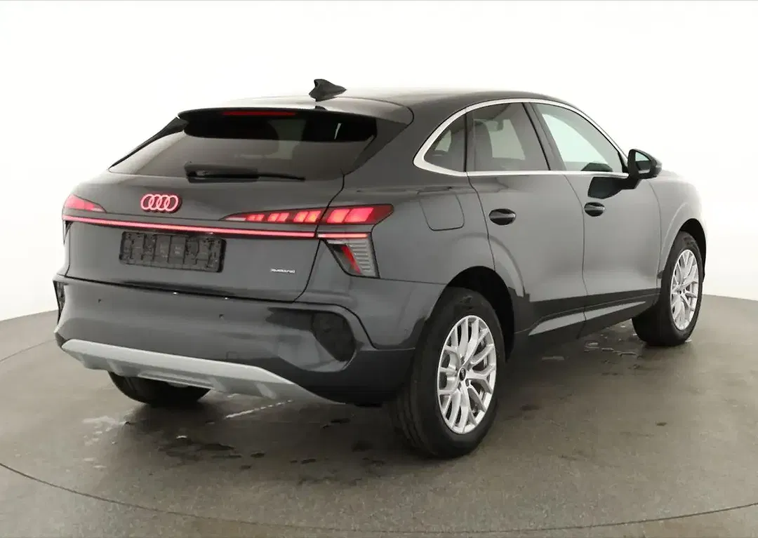Audi Q3 - Thumbnail 3
