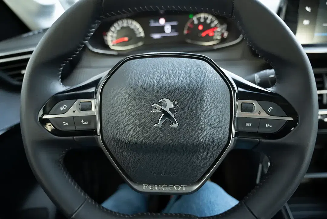 Peugeot 208 - Thumbnail 11