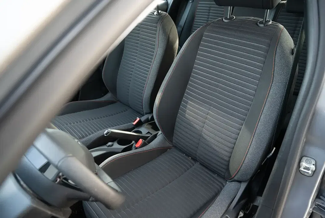 Peugeot 208 - Thumbnail 3