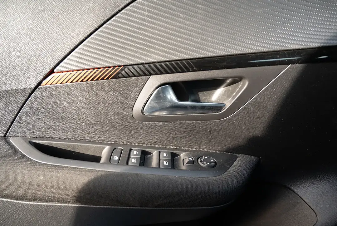 Peugeot 208 - Thumbnail 9
