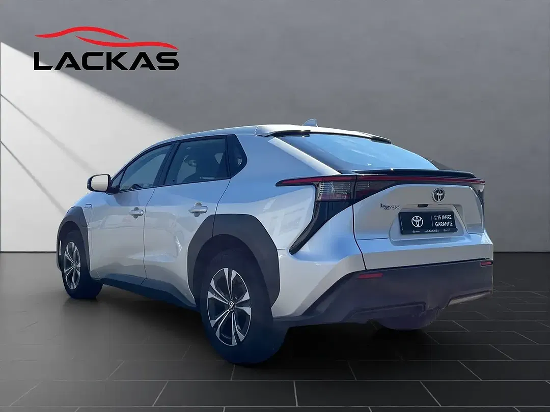 Toyota bZ4X - Thumbnail 3