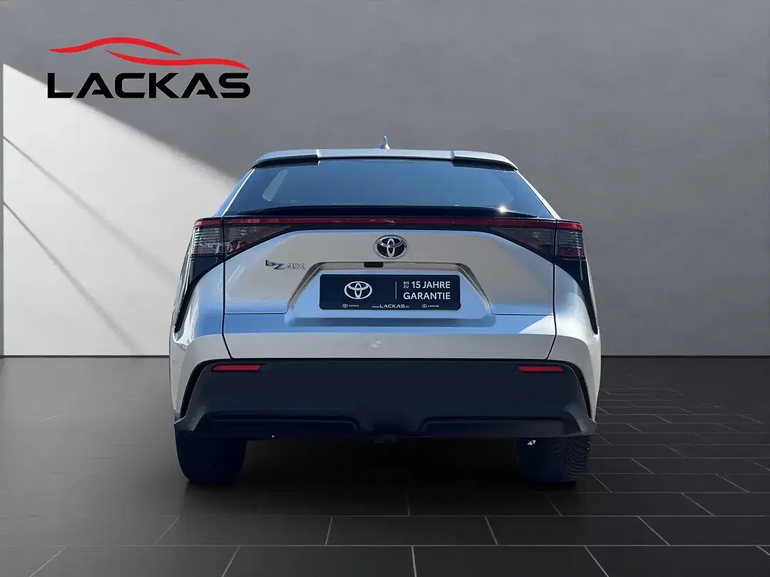 Toyota bZ4X - Thumbnail 4