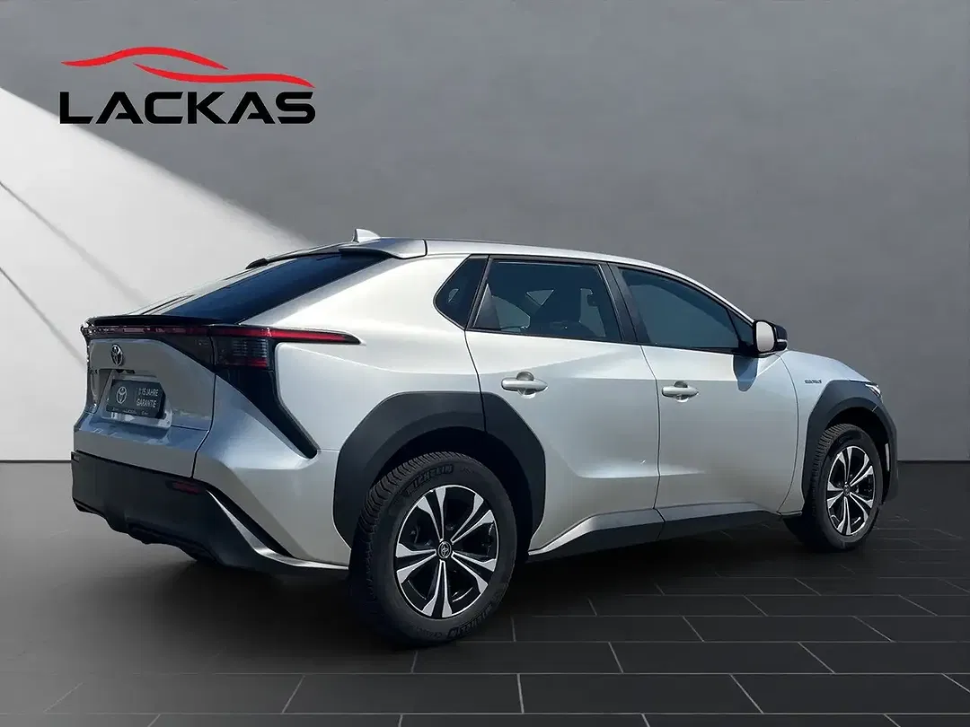 Toyota bZ4X - Thumbnail 5
