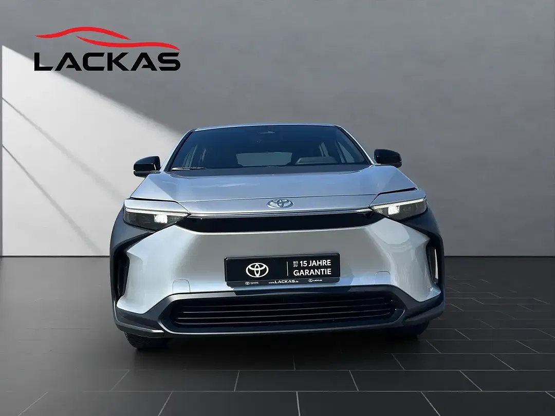 Toyota bZ4X - Thumbnail 8