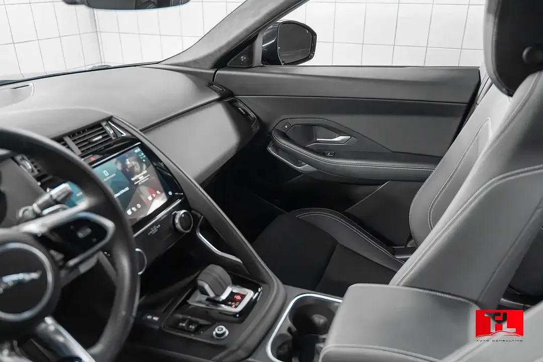 Jaguar E-Pace - Thumbnail 15