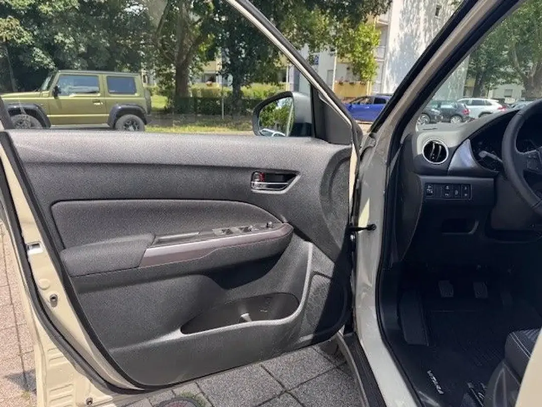 Suzuki Vitara - Thumbnail 11