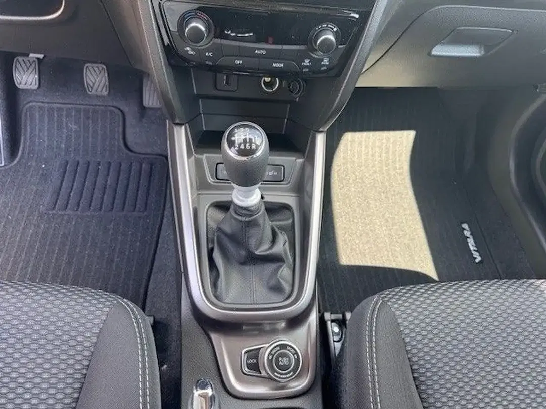 Suzuki Vitara - Thumbnail 14
