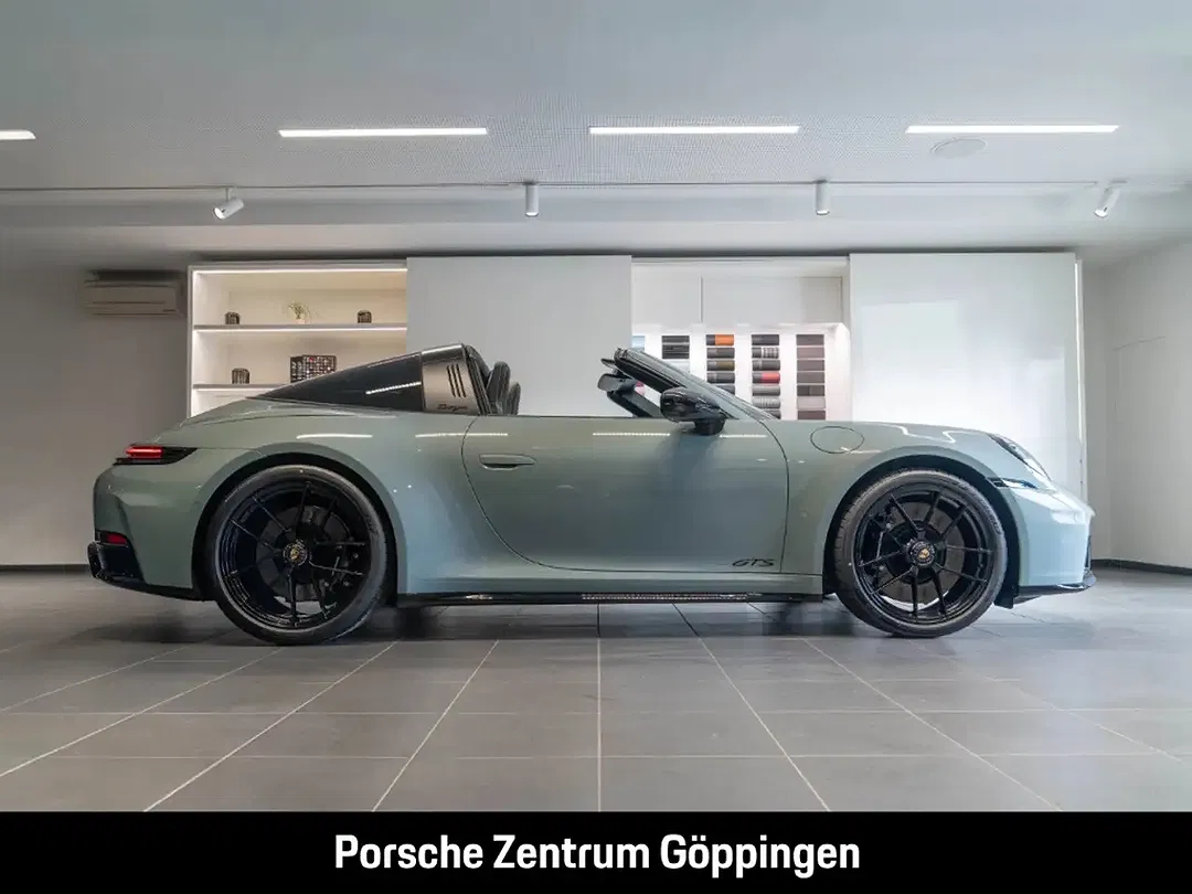 Porsche 992 - Thumbnail 2