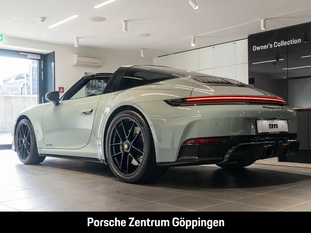 Porsche 992 - Thumbnail 3