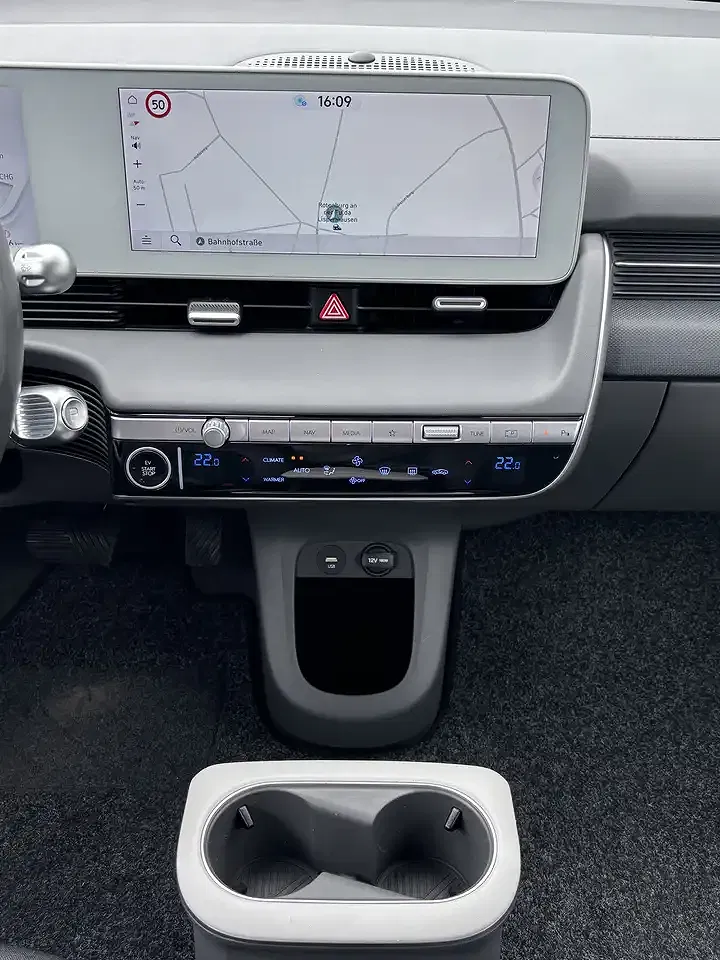 Hyundai IONIQ 5 - Thumbnail 17