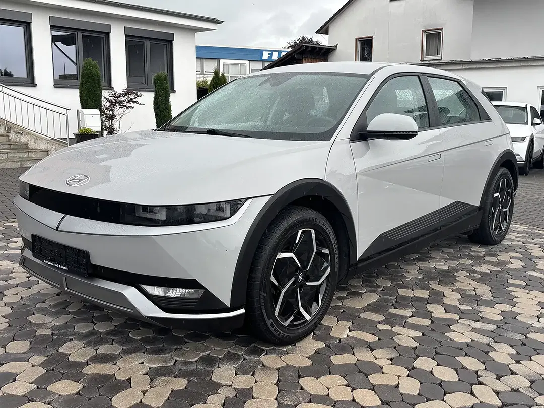 Hyundai IONIQ 5 - Thumbnail 4