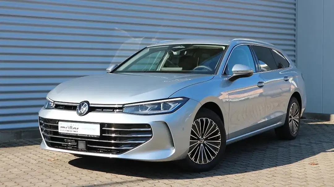Volkswagen Passat Variant - Thumbnail 1