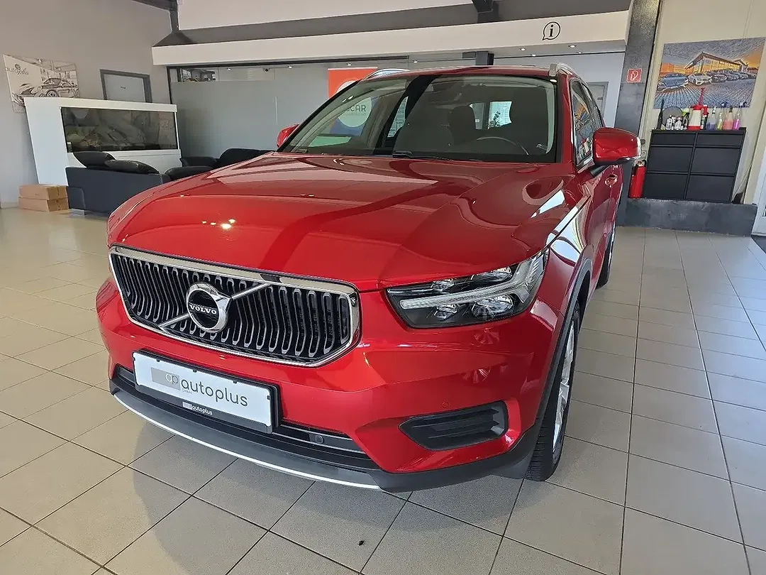 Volvo XC40 - Thumbnail 2