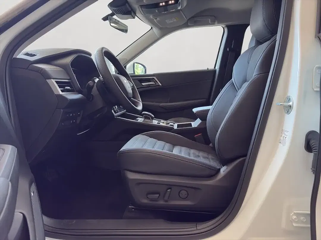 Mitsubishi Outlander - Thumbnail 10