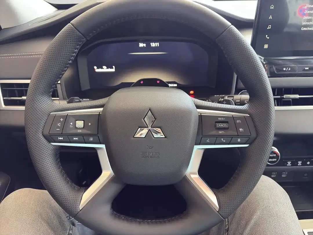Mitsubishi Outlander - Thumbnail 11