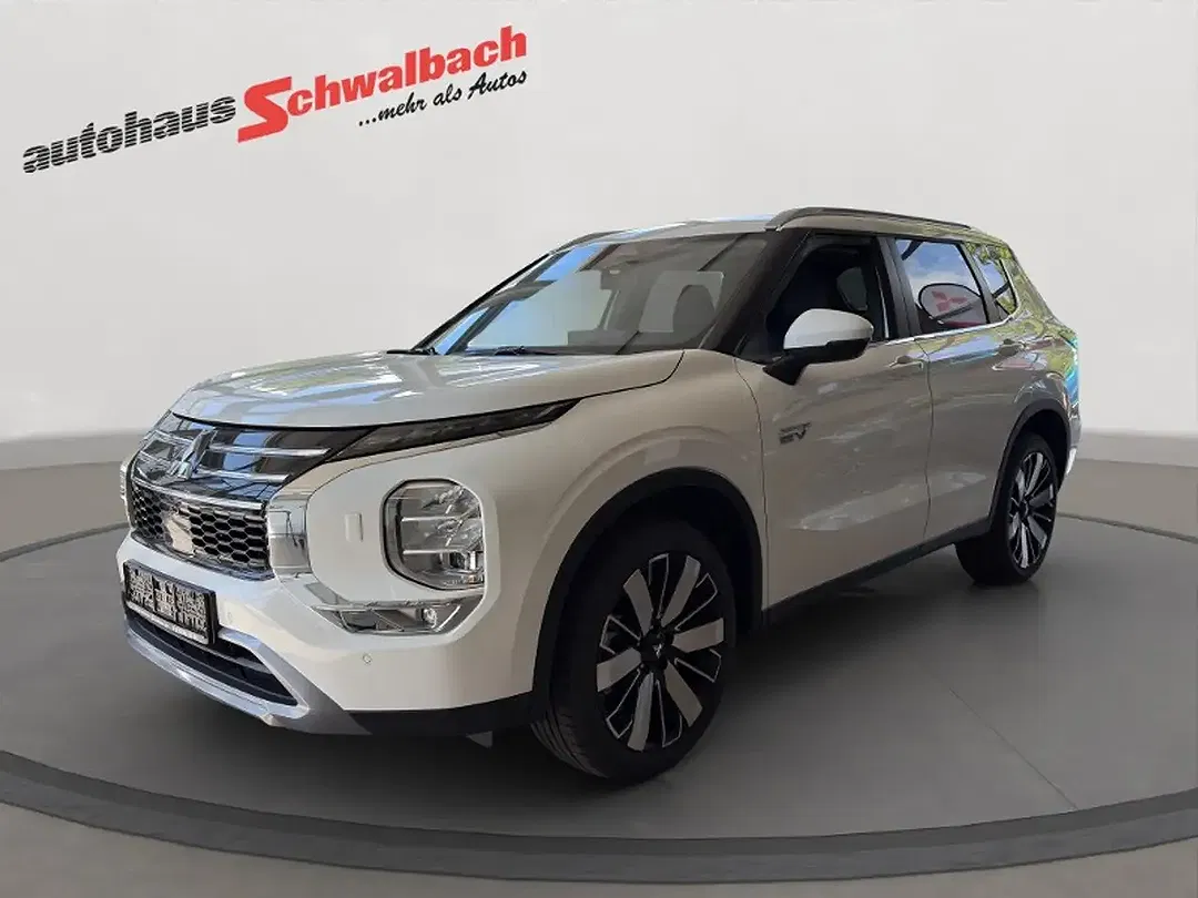 Mitsubishi Outlander - Thumbnail 2
