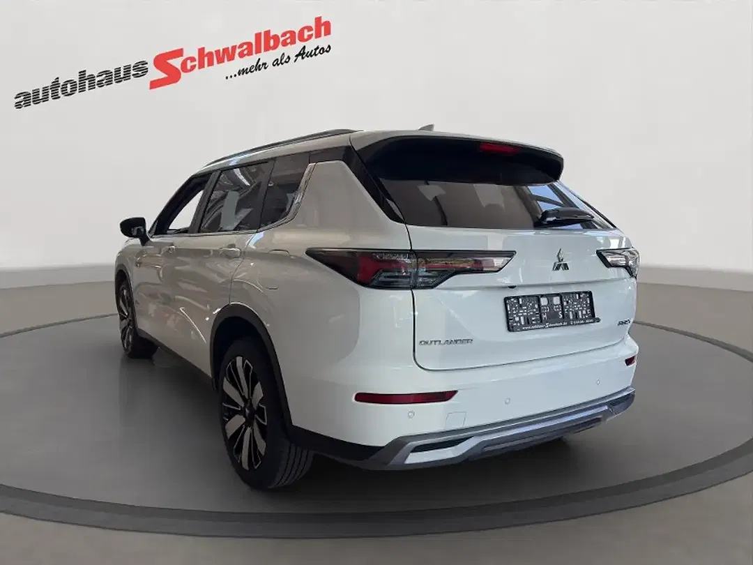 Mitsubishi Outlander - Thumbnail 4