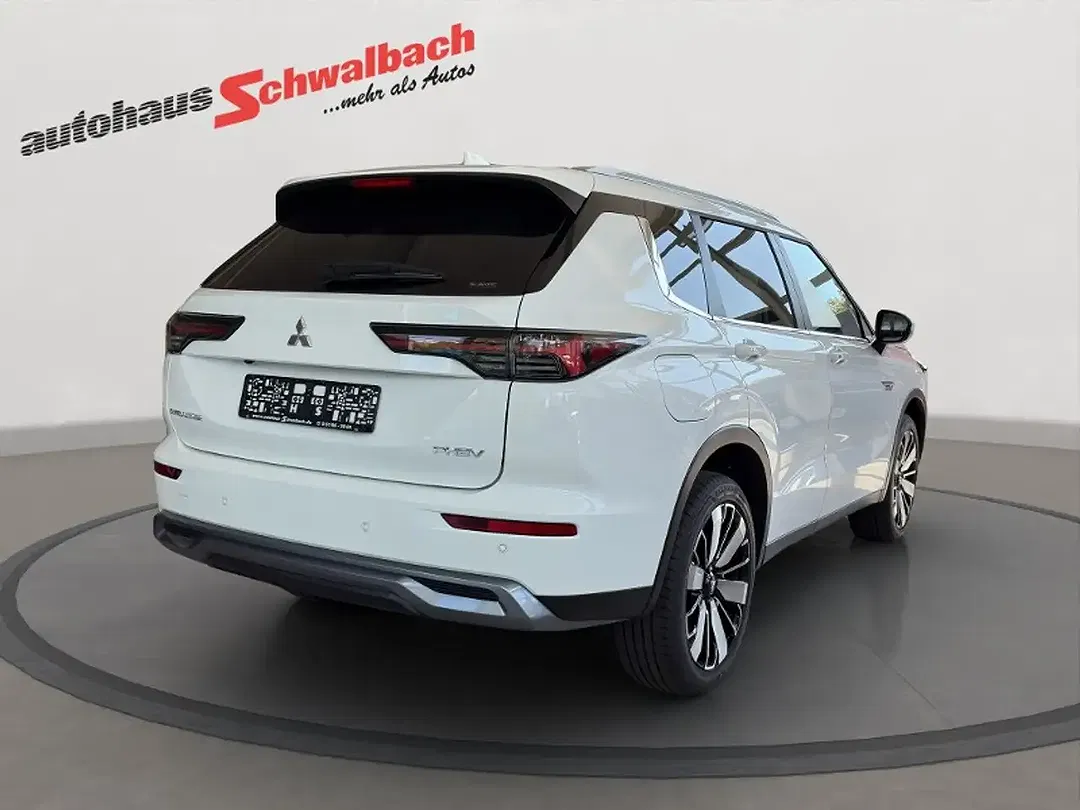 Mitsubishi Outlander - Thumbnail 6