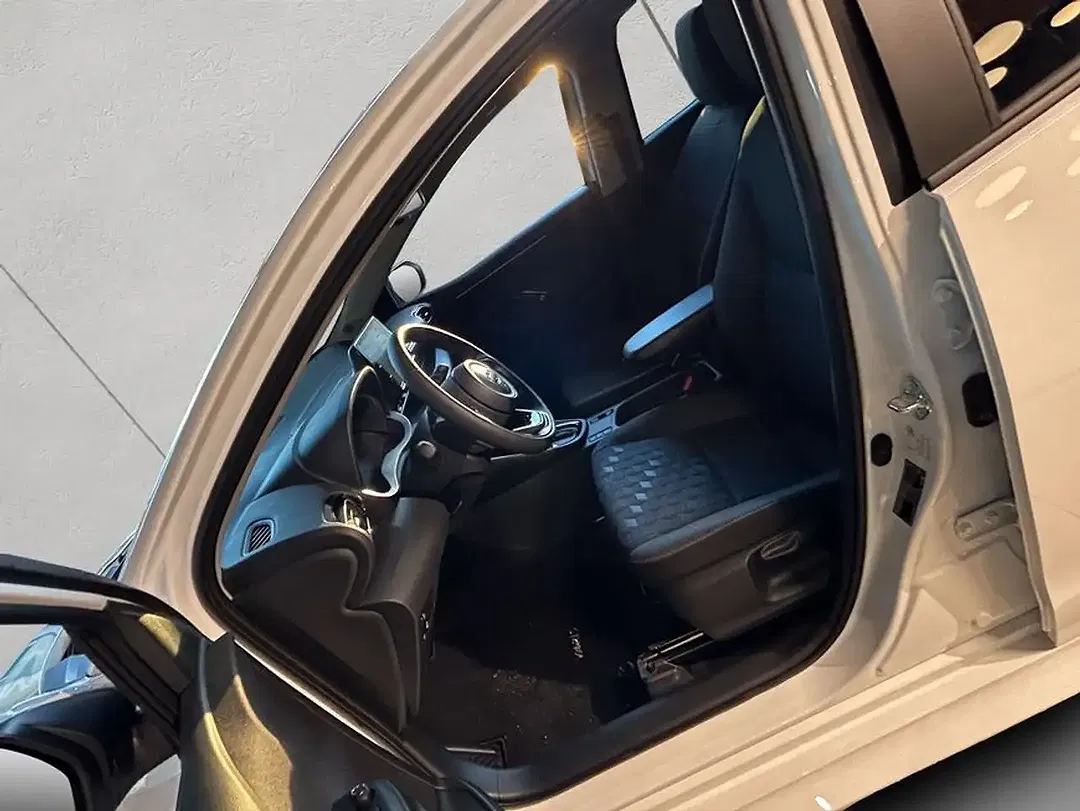 Toyota Yaris - Thumbnail 10