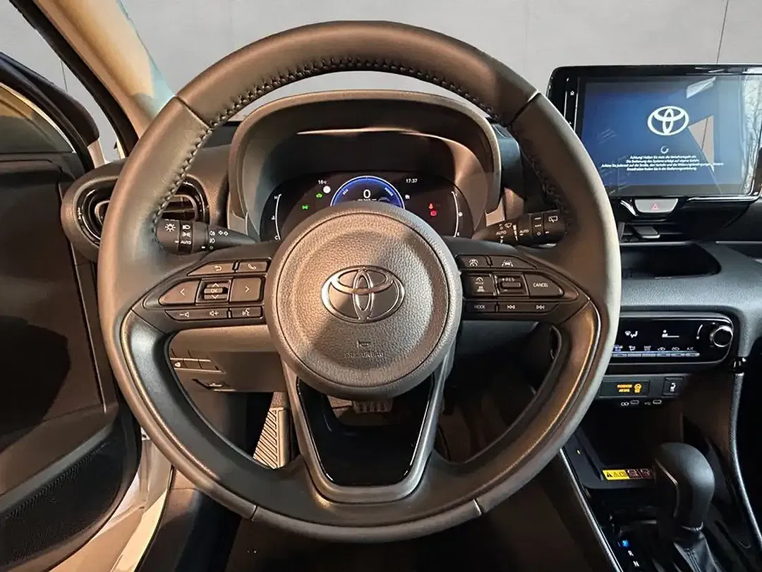 Toyota Yaris - Thumbnail 11
