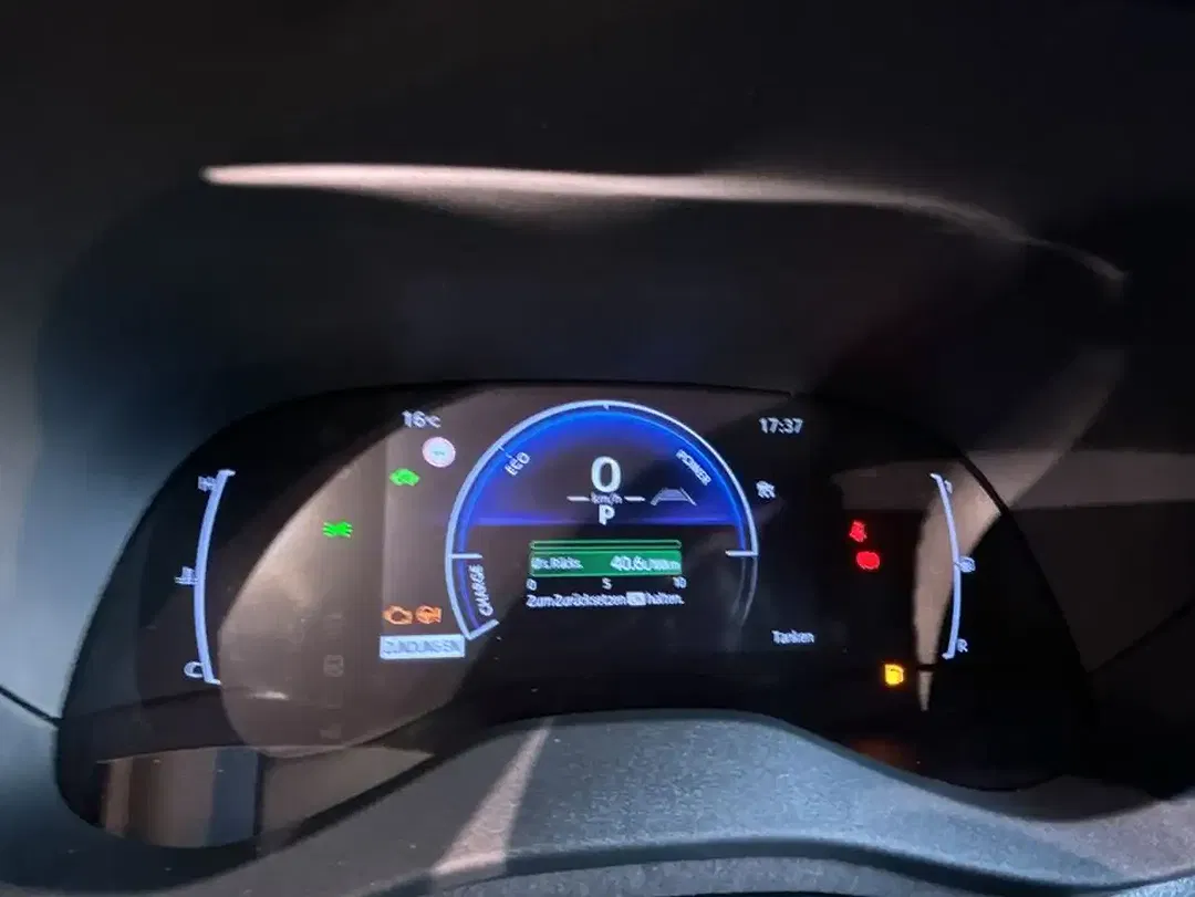 Toyota Yaris - Thumbnail 12