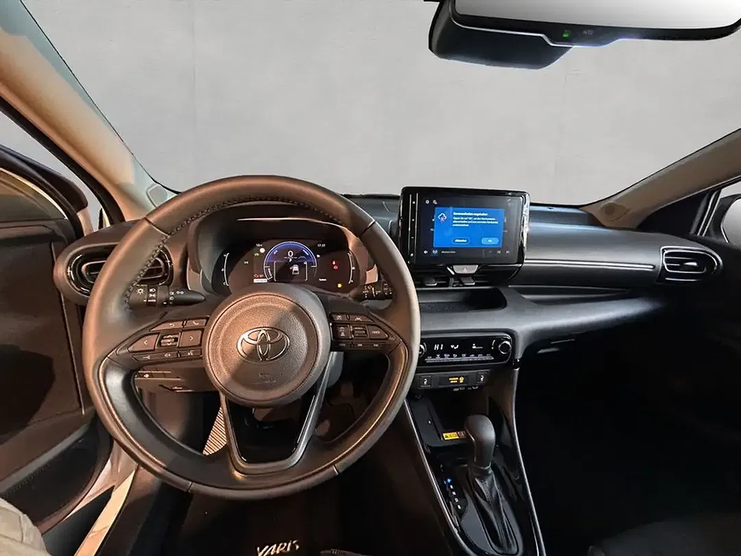 Toyota Yaris - Thumbnail 13