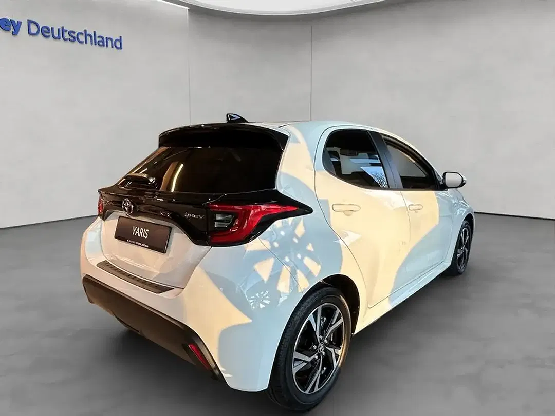 Toyota Yaris - Thumbnail 6
