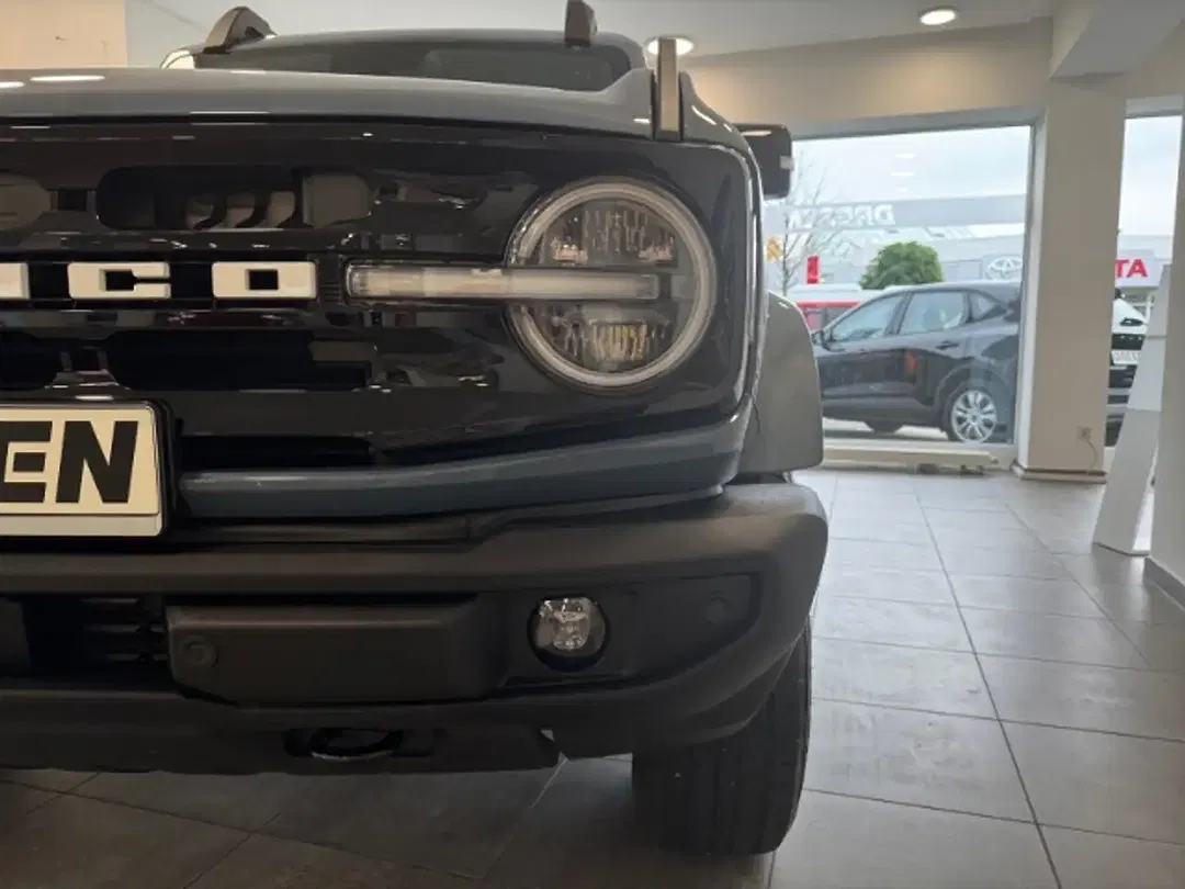 Ford Bronco - Thumbnail 4