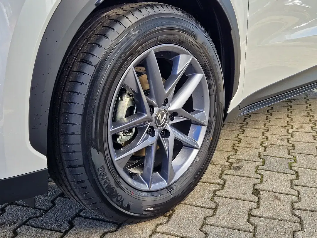 Lexus LBX - Thumbnail 7