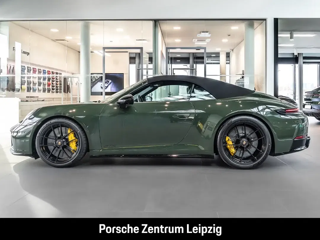 Porsche 992 - Thumbnail 2
