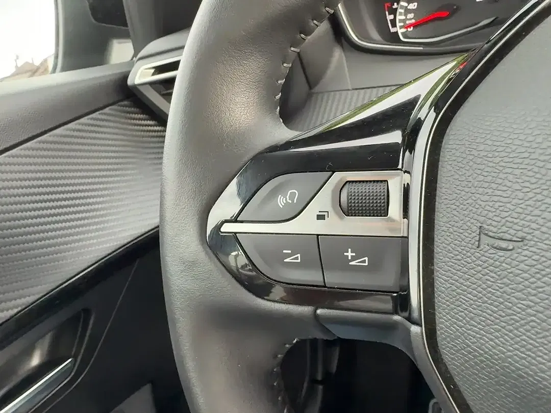 Peugeot 208 - Thumbnail 12