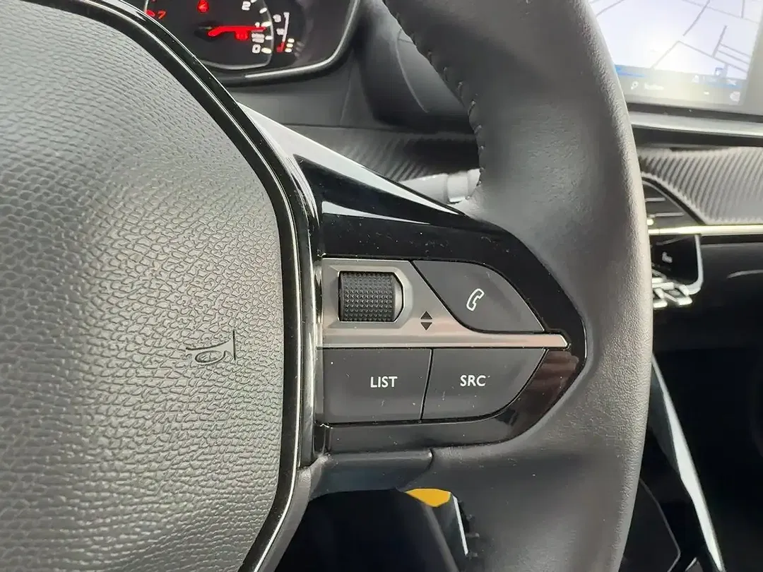 Peugeot 208 - Thumbnail 13