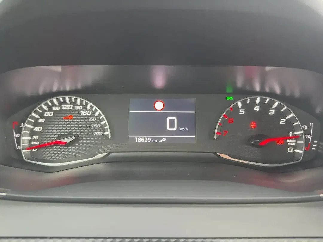 Peugeot 208 - Thumbnail 14