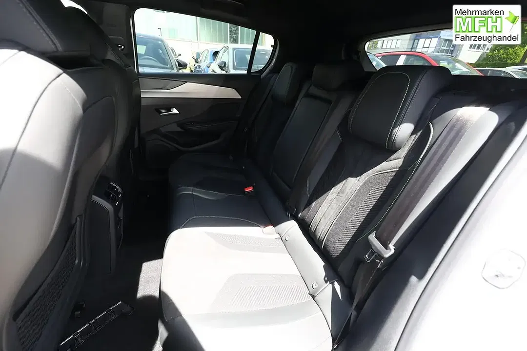 Peugeot 308 - Thumbnail 9