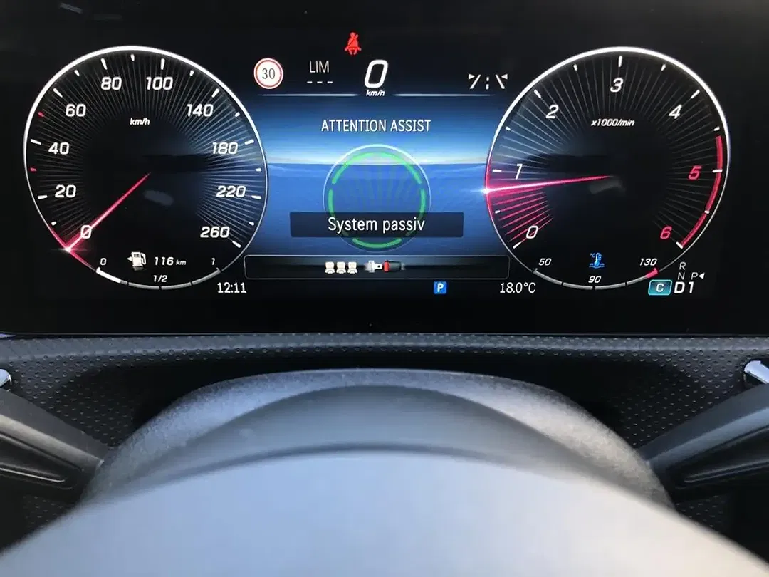 Mercedes-Benz A 220 - Thumbnail 9