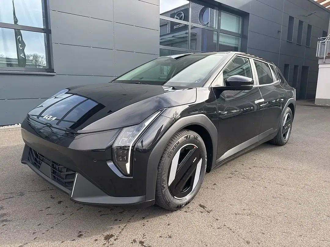 Kia EV4 - Thumbnail 1