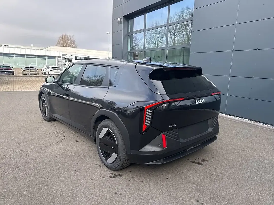 Kia EV4 - Thumbnail 3
