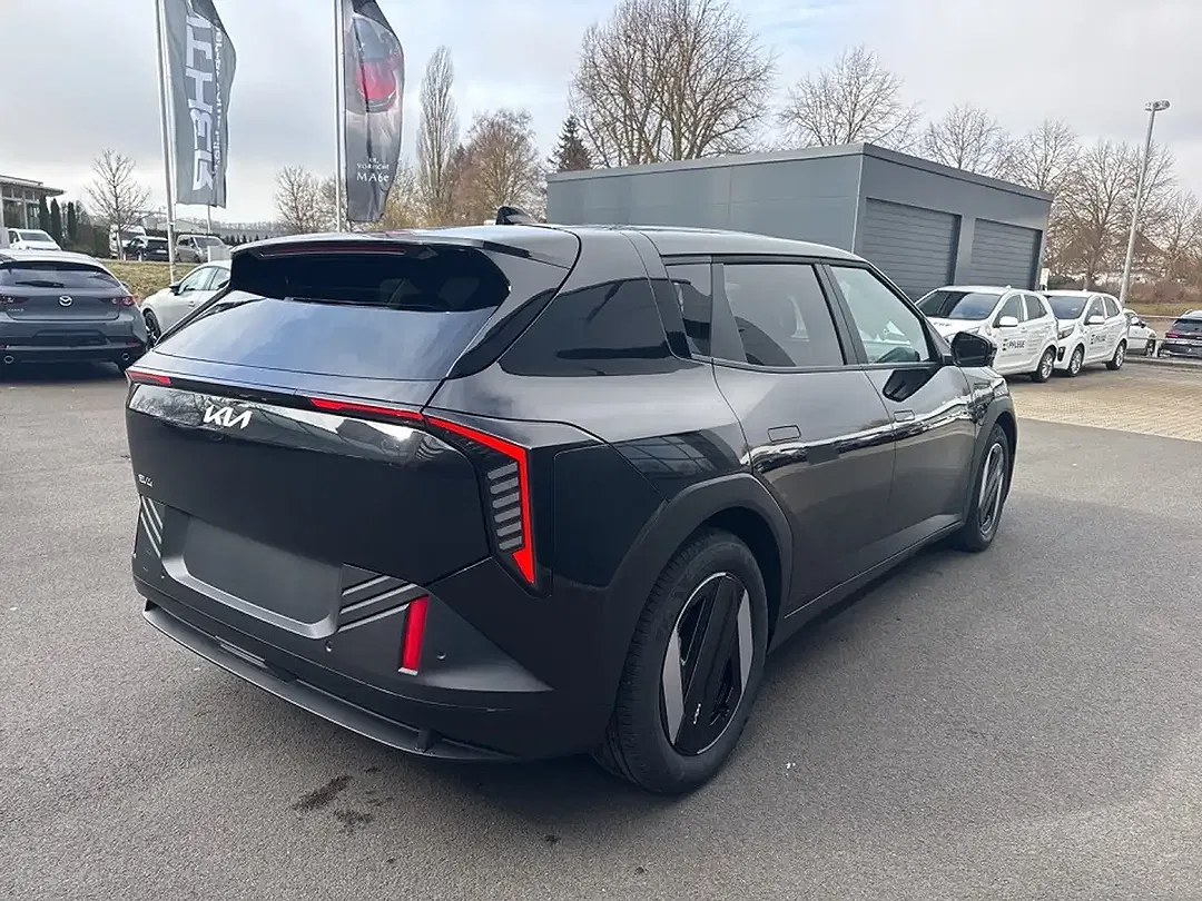 Kia EV4 - Thumbnail 4