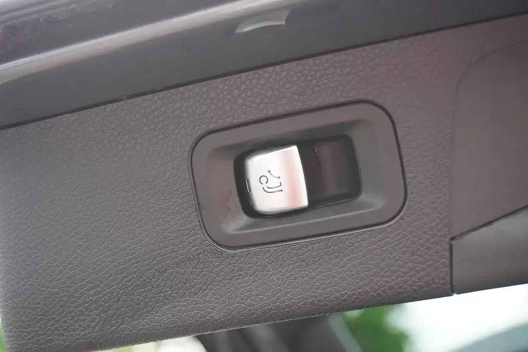 Mercedes-Benz E 300 - Thumbnail 9