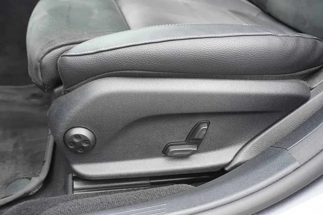 Mercedes-Benz E 300 - Thumbnail 12