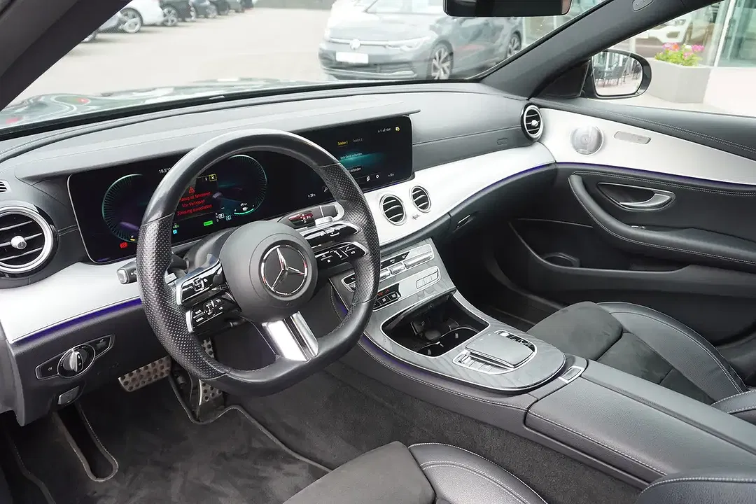 Mercedes-Benz E 300 - Thumbnail 13