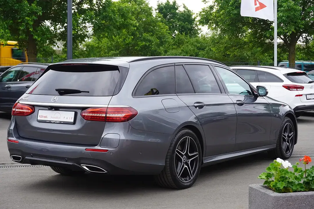 Mercedes-Benz E 300 - Thumbnail 4