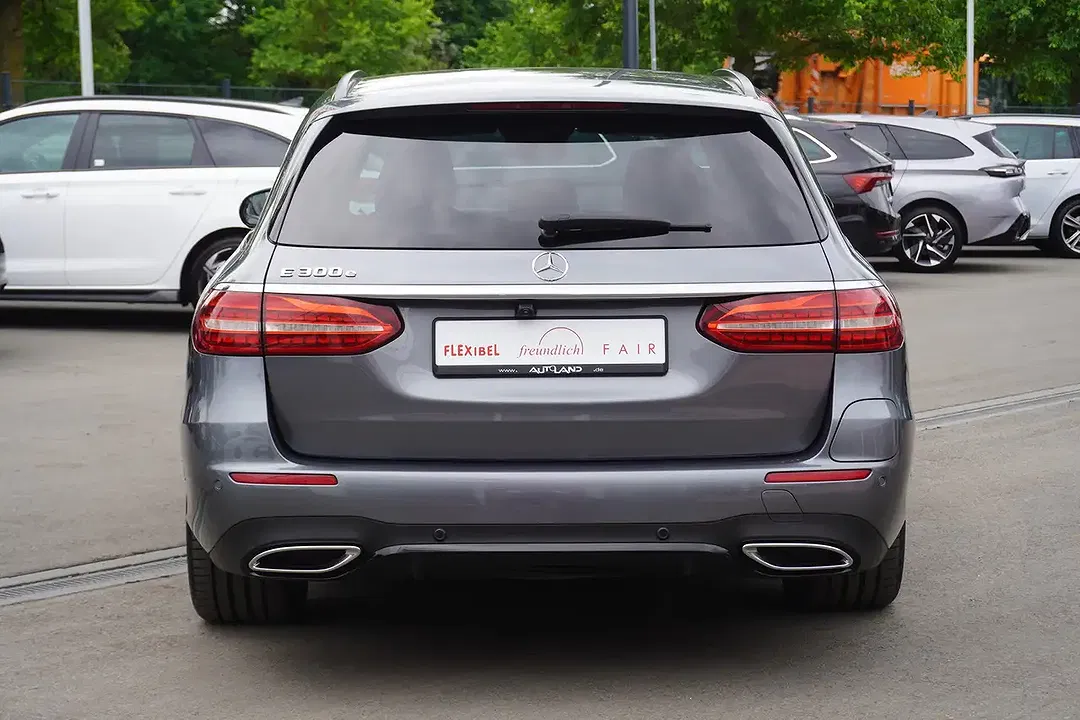 Mercedes-Benz E 300 - Thumbnail 5