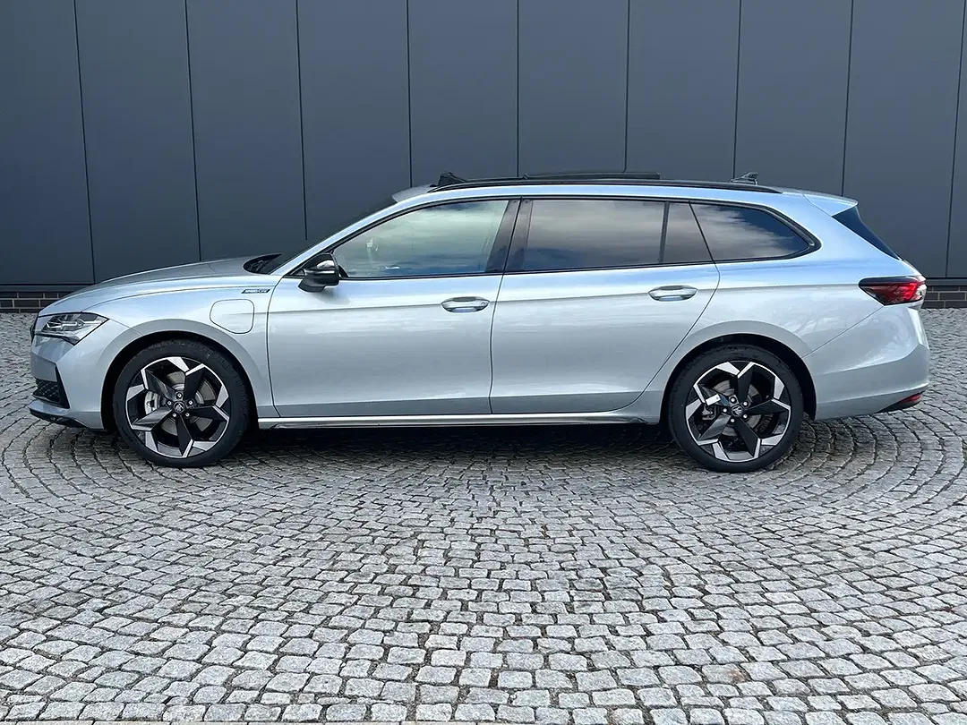 Skoda Superb - Thumbnail 2