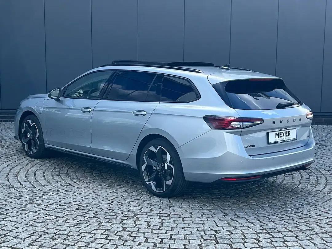Skoda Superb - Thumbnail 3