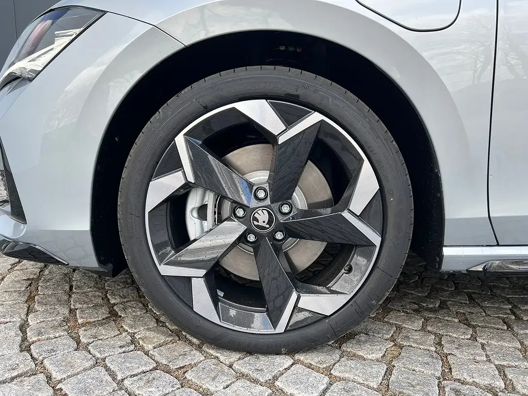 Skoda Superb - Thumbnail 4