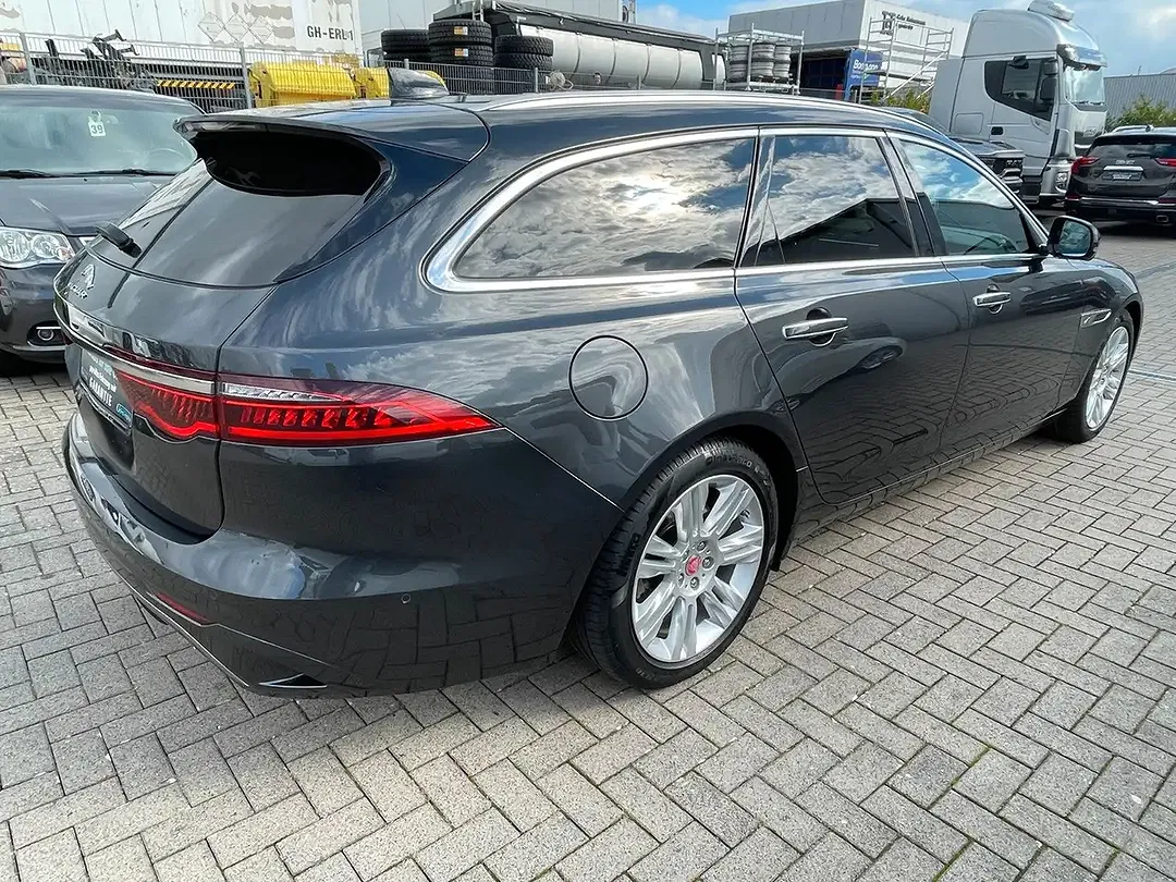 Jaguar XF - Thumbnail 4