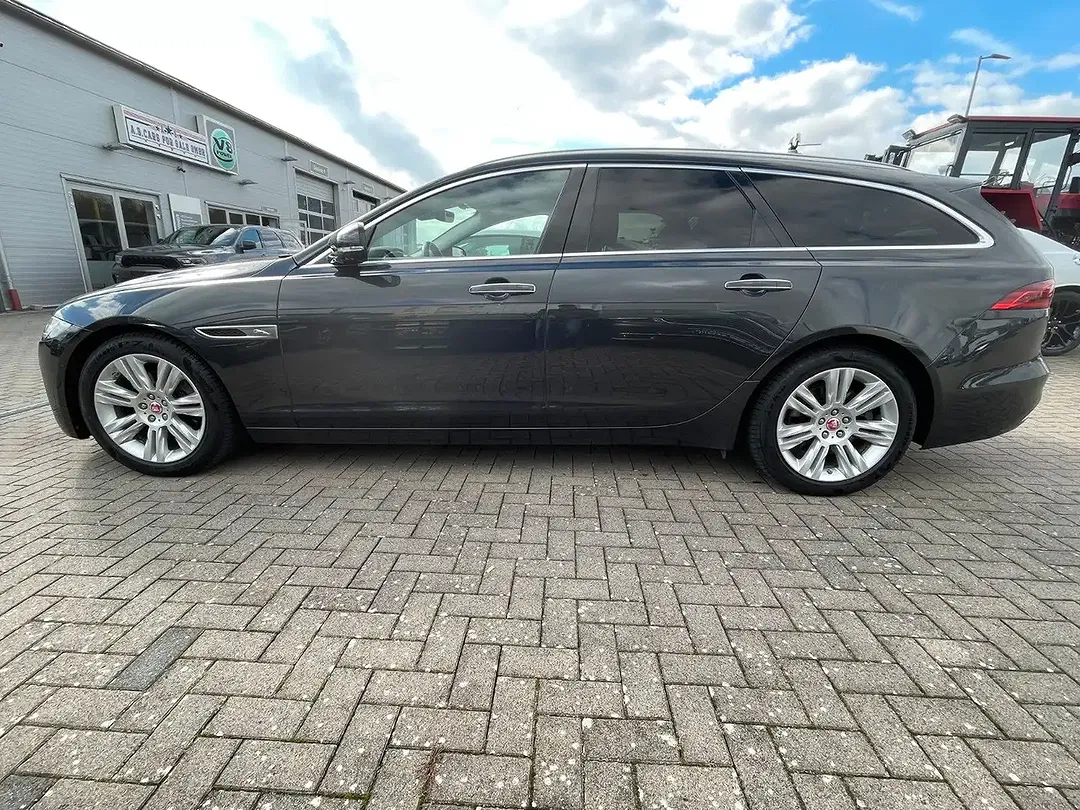Jaguar XF - Thumbnail 7