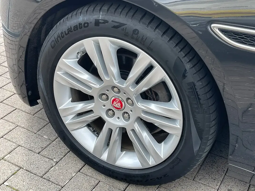 Jaguar XF - Thumbnail 8