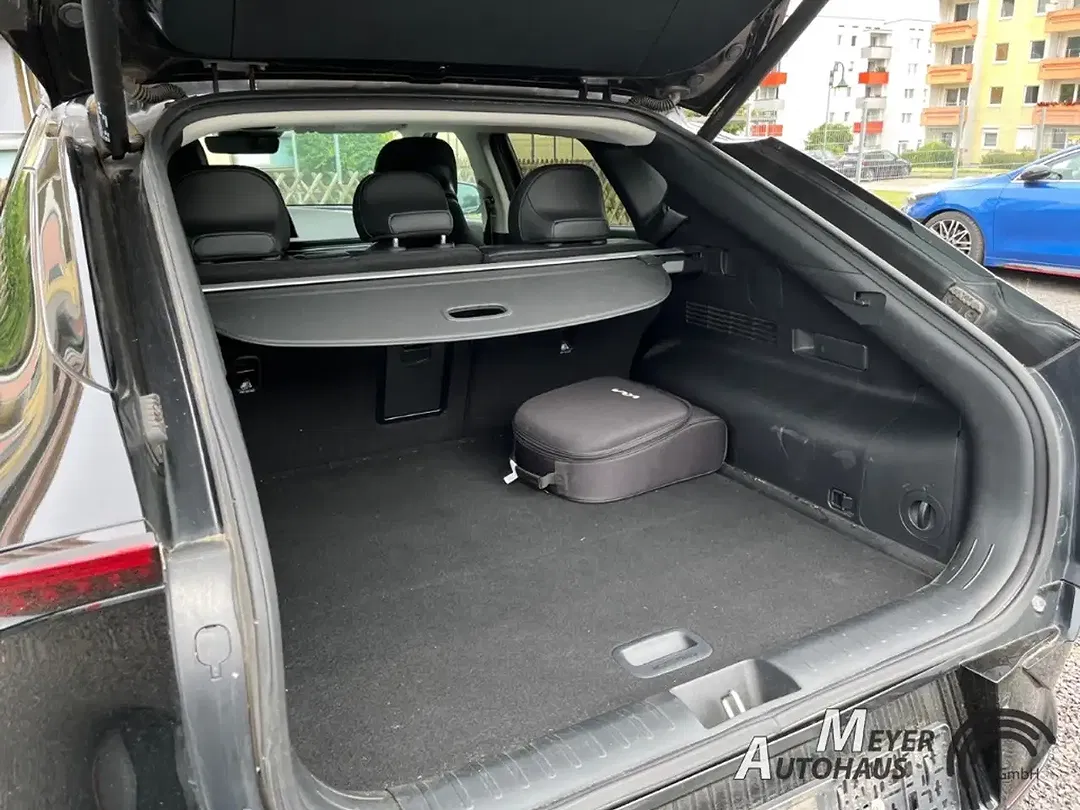 Kia EV6 - Thumbnail 11
